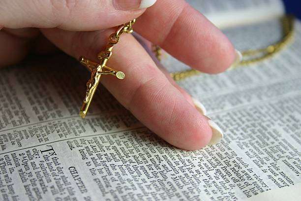 dainty cross necklace