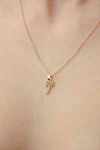 dainty cross necklace with gold 🥇