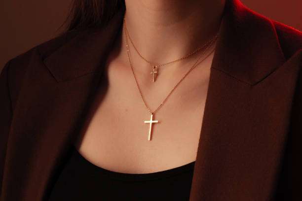 Dainty cross necklaes with gold