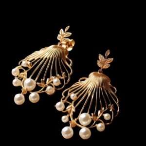 gold seashell earrings